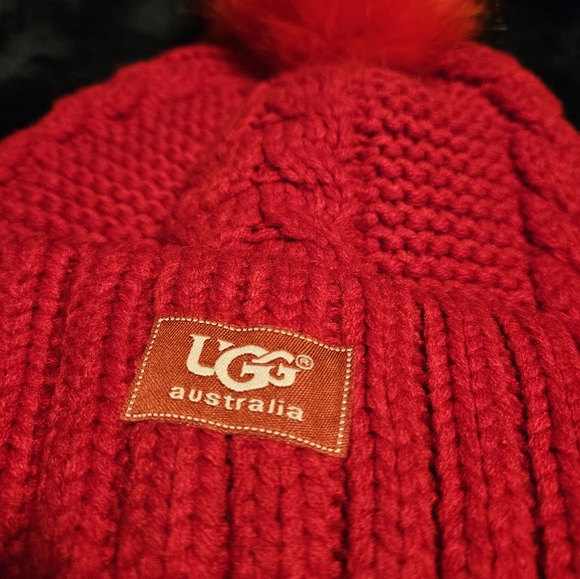 UGG Australia - Beanie Pom Pom Hat - Picture 2 of 3